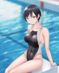  1girl black_hair black_swimsuit blurry breasts collarbone competition_swimsuit covered_navel depth_of_field green_eyes hashi large_breasts looking_at_viewer one-piece_swimsuit original pool short_hair sitting solo starting_block swimsuit tomboy two-tone_swimsuit 