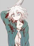  1boy arm_up bangs blue_eyes closed_mouth collarbone commentary_request danganronpa_(series) danganronpa_2:_goodbye_despair gradient_hair green_jacket grey_background grey_eyes grey_hair hair_between_eyes holding hood hood_down hoshihuri jacket komaeda_nagito long_sleeves looking_at_viewer male_focus messy_hair multicolored_hair print_shirt shirt simple_background solo upper_body white_shirt 