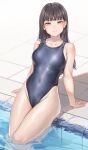  1girl bare_arms bare_shoulders black_hair black_swimsuit breasts collarbone competition_swimsuit covered_navel fangxiang_cuoluan groin highleg highleg_swimsuit highres long_hair looking_at_viewer medium_breasts one-piece_swimsuit original poolside skindentation smile solo swimsuit thighs water wet yellow_eyes 