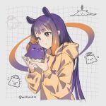  1girl 1other :d =_= artist_name blunt_bangs blush_stickers halo hololive hololive_english hood hoodie long_hair looking_down milkuriem ninomae_ina&#039;nis open_hands purple_eyes purple_hair simple_background smile takodachi_(ninomae_ina&#039;nis) tentacle_hair twitter_username upper_body white_background yellow_hoodie 