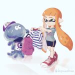  1girl black_shorts clothes_hanger full_body furamii green_eyes grey_background grey_shirt grimace hat highres holding holding_clothes holding_shirt inkling jellyfish_(splatoon) long_hair orange_hair purple_hat red_footwear shirt shoes short_sleeves shorts sneakers splatoon_(series) splatoon_1 standing tentacle_hair twitter_username 