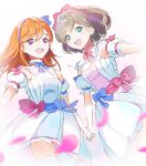  2girls :d absurdres akaike bare_shoulders blue_bow blue_eyes bow commentary_request detached_sleeves dress elbow_gloves gloves grey_hair hand_up hands_together highres huge_filesize love_live! love_live!_superstar!! medium_hair multiple_girls open_mouth orange_hair puffy_short_sleeves puffy_sleeves shibuya_kanon short_hair short_sleeves smile tang_keke thighhighs tiny_stars upper_teeth white_dress white_gloves white_legwear 