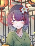  1girl bangs blurry blurry_background blush branch breasts bright_pupils closed_mouth eyebrows_visible_through_hair flower green_kimono hair_flower hair_ornament hair_ribbon hegata_(hegatia_lapis) hieda_no_akyuu highres japanese_clothes kimono lantern layered_clothing layered_kimono long_sleeves looking_at_viewer purple_eyes purple_hair red_ribbon ribbon short_hair smile solo touhou upper_body white_flower white_pupils 