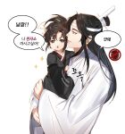  2boys absurdres aged_down black_eyes black_hair black_hanfu carrying carrying_person child child_carry chinese_clothes closed_mouth hanfu headband highres implied_yaoi jug_(bottle) jujeop korean_commentary korean_text lan_wangji long_hair long_sleeves looking_at_another looking_at_viewer male_focus modao_zushi multiple_boys open_mouth ponytail robe sidelocks simple_background sparkle sparkling_eyes speech_bubble topknot wei_wuxian white_background white_hanfu white_headband wide_sleeves xiao_guan_(headdress) yellow_eyes 