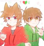  2boys :3 animification bandaid bandaid_on_face blush brown_hair commentary couple edd_(eddsworld) eddsworld english_commentary green_hoodie grin hair_ears heart hood hood_down hoodie locked_arms long_sleeves looking_at_viewer male_focus molechan multiple_boys red_eyes red_hoodie short_hair simple_background smile sparkle string string_of_fate tord_(eddsworld) tumblr_username upper_body web_address white_background yaoi yellow_eyes 