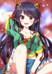  1girl :d arm_behind_head black_hair blue_shorts blurry blurry_background blush breasts cleavage collarbone commentary_request completion_time feet_out_of_frame green_shirt highres horns long_hair looking_at_viewer nippaku_zanmu open_mouth red_eyes ruu_(tksymkw) shirt short_sleeves shorts sitting smile solo touhou wide_sleeves yellow_horns 