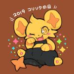 2019 3_toes ambiguous_gender anus black_body black_fur black_markings black_tail blush brown_background cheek_tuft chromatic_aberration dated digital_media_(artwork) digitigrade dipstick_tail eyelashes facial_tuft fangs featureless_crotch feet felid feral front_view fur generation_4_pokemon head_tuft hi_res japanese_text mammal markings multicolored_body multicolored_fur nintendo one_eye_closed open_mouth open_smile orange_body orange_fur orange_inner_ear orange_markings orange_stripes orange_tail orange_tail_tip pawpads paws pink_pawpads pokemon pokemon_(species) quadruped round_ears shinx shiny_pokemon signature simple_background sitting smile solo sparkles spread_legs spreading stripes tail tail_markings teeth text toes tuft wolfwithwing yellow_body yellow_eyes yellow_fur