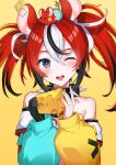  1girl ;d animal animal_ears animal_on_head bare_shoulders black_gloves black_hair blue_eyes blush cheese collar food gloves hair_between_eyes hakos_baelz highres holding holding_food hololive hololive_english looking_at_viewer mouse mouse_ears multicolored_hair on_head one_eye_closed open_mouth rangu red_hair simple_background single_glove smile solo spiked_collar spikes upper_body virtual_youtuber white_hair yellow_background 