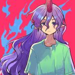  1girl :< blue_fire chinese_commentary collarbone commentary_request expressionless fire hair_between_eyes highres horns long_bangs long_hair looking_at_viewer pointy_ears purple_hair red_background red_eyes red_horns shirt short_sleeves single_horn solo straight-on t-shirt tenkajin_chiyari touhou upper_body very_long_hair wavy_hair zhenda10169 