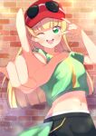  1girl \m/ absurdres bangs baseball_cap blonde_hair blunt_bangs brick_wall crop_top double_\m/ eyebrows_visible_through_hair eyewear_on_headwear green_eyes green_shirt hat heanna_sumire highres long_hair love_live! love_live!_superstar!! midriff navel one_eye_closed open_mouth red_headwear shirt short_sleeves smile solo sophiaenju sunglasses 