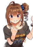  1girl ahoge bangs black_shirt blue_scrunchie bracelet brown_hair commentary drill_hair eyebrows_visible_through_hair grin idolmaster idolmaster_million_live! jewelry kamille_(vcx68) looking_at_viewer medium_hair necklace print_scrunchie print_shirt purple_eyes scrunchie shirt side_drill side_ponytail sidelocks simple_background smile solo standing star_(symbol) star_necklace star_print t-shirt tank_top white_background white_scrunchie white_shirt wrist_scrunchie yokoyama_nao 