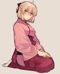  1girl ahoge bangs black_bow blonde_hair blush bow breasts commentary_request eyebrows_visible_through_hair fate/grand_order fate_(series) grey_background hair_between_eyes hair_bow highres japanese_clothes kimono looking_at_viewer okita_souji_(fate) okita_souji_(koha/ace) own_hands_together seiza short_hair simple_background sitting smile solo usamimikurage yellow_eyes 