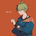  1boy amami_rantarou antenna_hair bangs clenched_hand closed_mouth collarbone commentary danganronpa_(series) danganronpa_v3:_killing_harmony dated ear_piercing earrings eyebrows_visible_through_hair green_eyes green_hair hand_up jewelry kiri_(2htkz) long_sleeves looking_at_viewer male_focus messy_hair necklace orange_background piercing red_background ring shirt simple_background smile solo striped striped_shirt translated upper_body wide_sleeves 