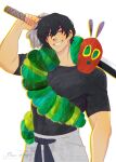  1boy black_hair black_shirt covered_abs eleanorgrootch fushiguro_touji grey_pants hair_between_eyes highres holding holding_sword holding_weapon jujutsu_kaisen male_focus mature_male pants shirt simple_background smile sword teeth the_very_hungry_caterpillar the_very_hungry_caterpillar_(character) weapon white_background 