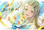  1girl balloon birthday blurry blurry_background blush bound bouquet brown_hair dated eyelashes gakuen_idolmaster hairband highres holding holding_bouquet idolmaster jacket long_hair looking_at_viewer open_mouth orange_eyes shinosawa_hiro shirt smile solo streamers sumomo_otome twitter_username upper_body white_shirt yellow_jacket 