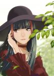  1girl black_hair blurry blurry_background choker crimson_(vtuber) eyebrows_visible_through_hair hat highres indie_virtual_youtuber jewelry large_hat leaf light_particles long_hair multicolored_hair necklace parted_lips pearl_necklace pink_lips plant red_choker red_eyes red_hair shiomiya_iruka solo streaked_hair upper_body virtual_youtuber wind 
