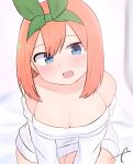  1girl :d aran_sweater bangs bare_shoulders bed blue_eyes blurry blurry_background blush breasts cleavage collarbone commentary depth_of_field eyebrows_behind_hair go-toubun_no_hanayome green_ribbon hair_between_eyes hair_ribbon highres indoors kujou_karasuma long_sleeves looking_at_viewer medium_breasts nakano_yotsuba off-shoulder_sweater off_shoulder orange_hair ribbon signature smile solo sweater symbol-only_commentary thigh_gap white_sweater 