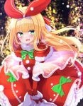  1girl :3 :d bangs baram blonde_hair blurry blurry_background blush bow breath capelet commentary dress frilled_dress frills fur-trimmed_capelet fur-trimmed_gloves fur_trim gloves green_bow green_eyes highres long_hair looking_at_viewer mononobe_alice nijisanji open_mouth red_capelet red_dress red_gloves sack santa_dress smile snowing solo virtual_youtuber 