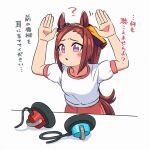  1girl :o ? animal_ears appleq arms_up asymmetrical_bangs bangs blush brown_hair commentary_request confused ear_ornament earphones ears flower_in_eye furrowed_brow gym_shirt gym_uniform hairband highres horse_ears horse_girl pink_eyes ponytail sakura_bakushin_o_(umamusume) shirt short_sleeves solo symbol_in_eye translation_request umamusume upper_body white_background 