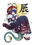  1girl 2024 black_capelet black_kimono blue_eyes blue_hair capelet chinese_zodiac closed_mouth doremy_sweet dragon_horns dragon_tail full_body hat horns japanese_clothes kimono long_sleeves nightcap pom_pom_(clothes) red_headwear shishi_osamu short_hair simple_background smile socks solo tabi tail touhou white_background white_socks wide_sleeves year_of_the_dragon 