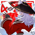 1girl animal_ear_fluff animal_ears black_gloves conical_hat countdown english_text facial_mark fox_ears from_behind gloves grey_hair japanese_clothes kimono kt._(kaisou-notagui) long_hair looking_at_viewer looking_back multiple_tails nijisanji nijisanji_en nina_kosaka nina_kosaka_(1st_costume) off_shoulder red_eyes red_kimono robert_(nina_kosaka) smile solo speech_bubble tail waving 