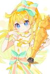  1girl absurdres alternate_costume alternate_hairstyle blonde_hair blue_eyes blush breasts cleavage closed_mouth commentary_request highres holding holding_trophy long_hair long_sidelocks looking_at_viewer medium_breasts offbeat ponytail puyopuyo sidelocks smile solo trophy upper_body witch_(puyopuyo) 