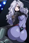  1girl ass blue_eyes blush bodysuit breasts commentary_request fortified_suit from_behind highres impossible_bodysuit impossible_clothes korean_commentary large_breasts long_hair looking_at_viewer looking_back mecha_pilot_suit muv-luv muv-luv_alternative purple_bodysuit revision schwarzesmarken shiny_clothes sitting skin_tight solo spit_(takethestrain) sylwia_krzasinska wavy_hair 