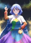  1girl absurdres aura belt blue_eyes blue_hair breasts brown_belt cape cloak closed_mouth cloud_print eyebrows_visible_through_hair eyelashes hand_on_hip highres kuneamorai long_sleeves looking_at_viewer medium_breasts multicolored_clothes multicolored_hairband patchwork_clothes pointing pointing_up rainbow_gradient short_hair sky_print smile tenkyuu_chimata touhou two-sided_cape two-sided_fabric white_cape yellow_bag zipper 