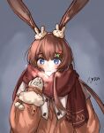  1girl absurdres alternate_costume amiya_(arknights) animal_ear_fluff animal_ears arknights bangs blush breath brown_hair brown_jacket brown_scarf bunny_hair_ornament carrot_hair_ornament commentary_request eyebrows_visible_through_hair food-themed_hair_ornament fringe_trim fur-trimmed_sleeves fur_trim grey_background hair_between_eyes hair_ornament highres jacket long_sleeves low_ponytail mittens omuretu_(butterroru) parted_lips ponytail puffy_long_sleeves puffy_sleeves rabbit_ears scarf signature sleeves_past_wrists solo upper_body white_mittens 