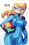  1girl absurdres blonde_hair blue_bodysuit blue_eyes blush_stickers bodysuit breasts closed_mouth covered_navel cowboy_shot headwear_removed helmet helmet_removed highres holding holding_helmet medium_breasts metroid mole mole_under_mouth ponytail rariatto_(ganguri) samus_aran solo standing thigh_gap zero_suit 