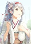  1girl brown_eyes commentary_request floral_print flower fur_scarf furisode hair_flower hair_ornament hairband highres japanese_clothes kantai_collection kimono long_hair looking_up official_alternate_costume ponytail red_hairband shoukaku_(kancolle) smile solo taruya upper_body white_hair white_kimono 