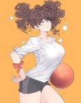  1girl ball basketball black_shorts bow breasts bright_pupils brown_hair curly_hair elliemaplefox eyebrows_visible_through_hair hand_on_hip highres holding holding_ball large_breasts original red_bow shirt shorts simple_background solo white_pupils white_shirt yellow_background 