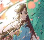  1girl ayunyunyun bangs brown_hair chinese_clothes flower green_eyes grin hair_flower hair_ornament hanfu holding holding_umbrella long_sleeves looking_at_viewer looking_to_the_side oil-paper_umbrella petals pink_flower rosa_(tears_of_themis) smile solo tears_of_themis umbrella 
