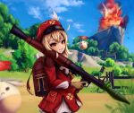  1girl :3 absurdres artist_name backpack bag bangs blonde_hair blue_sky brown_gloves cabbie_hat cloud clover crossed_bangs english_commentary explosion fence forest from_side genshin_impact gloves hair_between_eyes hat hat_feather highres holding holding_weapon jumpy_dumpty klee_(genshin_impact) long_hair long_sleeves looking_at_viewer mountain mountainous_horizon nature outdoors pointy_ears red_eyes red_headwear rocket_launcher rpg rpg-7 sidelocks sky smile trigger_discipline upper_body watermark weapon yuevuo 