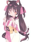 1girl :o animal_ear_fluff animal_ears bangs black_hair blade_(galaxist) blush bow cat_ears cat_girl cat_tail commentary cowboy_shot eyebrows_visible_through_hair fang hands_up japanese_clothes kimono long_hair long_sleeves looking_at_viewer multicolored_hair multiple_tails nekoyama_nae obi open_mouth pink_hair pink_skirt pleated_skirt red_eyes sash short_eyebrows simple_background skirt solo standing streaked_hair tail thick_eyebrows toranoana two_side_up two_tails very_long_hair virtual_youtuber white_background white_kimono wide_sleeves yellow_bow 