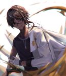  1boy absurdres arknights bangs blurry blurry_foreground brown_hair chain collarbone commentary dark-skinned_male dark_skin forehead glasses gloves highres jacket jewelry long_sleeves looking_to_the_side male_focus multicolored_hair necklace on_shoulder parted_bangs parted_lips short_sleeves simple_background single_glove solo sore_watasino thorns_(arknights) two-tone_hair upper_body v-shaped_eyebrows white_background white_gloves white_hair white_sleeves yellow_eyes 