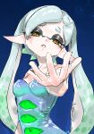  1girl bare_arms bare_shoulders breasts cleavage covered_navel cross-shaped_pupils dress gradient_hair green_hair grey_dress grey_hair hair_down head_tilt highres inkling koharu2.5 long_hair looking_at_viewer marie_(splatoon) mole mole_under_eye multicolored_hair outstretched_arm parted_lips pointy_ears red_pupils short_eyebrows solo splatoon_(series) splatoon_1 strapless strapless_dress symbol-shaped_pupils tentacle_hair two-tone_hair yellow_eyes 