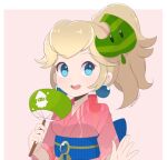  1girl alternate_hairstyle bangs blonde_hair blue_eyes chocomiru earrings hair_ornament hand_fan japanese_clothes jewelry kimono leaf_hair_ornament long_sleeves mario_(series) open_mouth pink_background ponytail princess_peach smile solo super_mario_odyssey yukata 