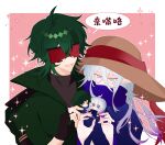  2boys :d ahoge androgynous black_gloves black_shirt blue_capelet blue_hair border brown_hat capelet character_doll cheek_tattoo chinese_commentary chinese_text collared_jacket commentary_request covered_mouth crossed_bangs doll double-parted_bangs fingerless_gloves fingernails flipped_hair gatling_pea_(plants_vs_zombies) gloves goggles gradient_hair green_hair green_jacket hair_between_eyes hand_up hands_up hat heart highres holding holding_doll jacket large_hat long_hair male_focus medium_hair multicolored_hair multiple_boys no_pupils official_alternate_costume open_clothes open_jacket open_mouth outline outside_border pale_skin personification plants_vs._zombies plants_vs._zombies_2 pointy_ears purple_hair red_background shadow_peashooter_(plants_vs_zombies) shirt siiiiiiiiiii simple_background smile sparkle speech_bubble sun_hat tattoo tongue translation_request trap turtleneck turtleneck_shirt two-tone_hair upper_body white_border white_outline 