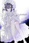  1girl absurdres alien_stage barefoot black_hair bonnet character_name chinese_commentary collar commentary dress feet_out_of_frame frilled_collar frills highres knees_up long_sleeves medium_hair purple_eyes sitting solo sua_(alien_stage) white_bonnet white_dress yike_pingping_wuqi_de_qincai 