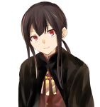  1boy bangs black_cape black_hair cape closed_mouth eyebrows_visible_through_hair fate/grand_order fate_(series) highres long_hair looking_at_viewer low_ponytail male_focus oda_nobukatsu_(fate) ponytail red_eyes red_shirt shirt sidelocks simple_background smile solo tachitsu_teto upper_body white_background 