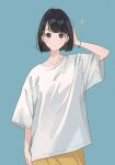  1girl absurdres arm_at_side bangs black_hair blue_background blue_eyes bob_cut bracelet collarbone commentary_request expressionless hand_in_hair hand_up highres jewelry looking_at_viewer original sako_(35s_00) shiny shiny_hair shirt short_hair solo t-shirt upper_body white_shirt 