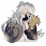  1boy black_gloves fur_trim gloves hair_over_one_eye hat highres holding holding_unworn_clothes holding_unworn_hat honkai:_star_rail honkai_(series) jing_yuan long_hair male_focus mississipping official_alternate_costume simple_background smile solo unworn_hat unworn_headwear upper_body white_background white_hair yellow_eyes 