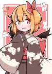  +_+ 1girl alternate_costume black_kimono black_wings blonde_hair blush bow commentary_request floral_print furisode grin hagoita hair_bow hane_(hanetsuki) highres japanese_clothes kagami_mochi kimono long_sleeves looking_at_viewer new_year obi obiage obijime one_side_up paddle print_kimono red_bow red_eyes red_sash roco_(katsuya1011) rumia sash smile solo touhou translation_request wide_sleeves wings 