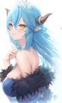  1girl bangs bare_shoulders blue_hair blue_nails blush breasts demon_horns eyebrows_visible_through_hair from_side fur_trim hair_between_eyes haoni highres hololive horn_ornament horns large_breasts long_hair looking_at_viewer looking_to_the_side multicolored_hair nail_polish parted_lips pointy_ears simple_background smile solo streaked_hair upper_body virtual_youtuber white_background yellow_eyes yukihana_lamy 