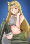  1girl animal_ear_fluff animal_ears arknights bangs bare_arms bare_shoulders blonde_hair blue_background blush breasts choker commentary_request crop_top eyebrows_visible_through_hair feet_out_of_frame green_choker green_eyes grey_hairband hairband hand_up highres horn_(arknights) knee_up large_breasts long_hair looking_at_viewer magaasha midriff navel parted_lips sitting solo sports_bra stomach striped striped_legwear thighhighs vertical-striped_legwear vertical_stripes very_long_hair wolf_ears 