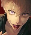  1boy bangs black_shirt blonde_hair blood blood_from_mouth facial_tattoo gugong_(90_un) hair_between_eyes hand_up inumaki_toge jujutsu_kaisen looking_at_viewer male_focus open_mouth purple_eyes red_background shirt short_hair solo sweat tattoo upper_body 
