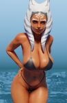  1girl ahsoka_tano alternate_breast_size apulaz_(crossbow_pussycat) bikini black_bikini blue_eyes breasts brown_lips cleavage colored_skin facial_tattoo hands_on_hips highres large_breasts looking_at_viewer narrow_waist navel ocean orange_skin smile solo spaghetti_strap standing star_wars star_wars:_the_clone_wars swimsuit tattoo tentacle_hair thigh_gap thighs togruta underboob wet white_hair 