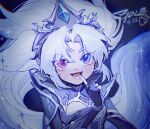  1girl armor bangs black_gloves blue_eyes crown dated edg_zoe elbow_gloves fingerless_gloves gem gloves hand_up heterochromia highres league_of_legends long_hair looking_at_viewer parted_bangs pink_eyes shiny shiny_hair solo upper_body white_hair zoe_(league_of_legends) ztdlb 