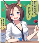  +++ 1girl :d air_groove_(umamusume) bangs black_necktie blue_eyes blue_scrunchie blurry blurry_background blush breasts brown_hair candy cleavage collared_shirt commentary_request depth_of_field dress_shirt eyebrows_visible_through_hair food hair_between_eyes highres holding holding_candy holding_food holding_lollipop lollipop looking_at_viewer medium_breasts motion_lines nail_polish necktie parted_bangs scrunchie shirt short_sleeves smile solo takiki teeth translation_request umamusume upper_body upper_teeth white_shirt wrist_scrunchie yellow_nails 